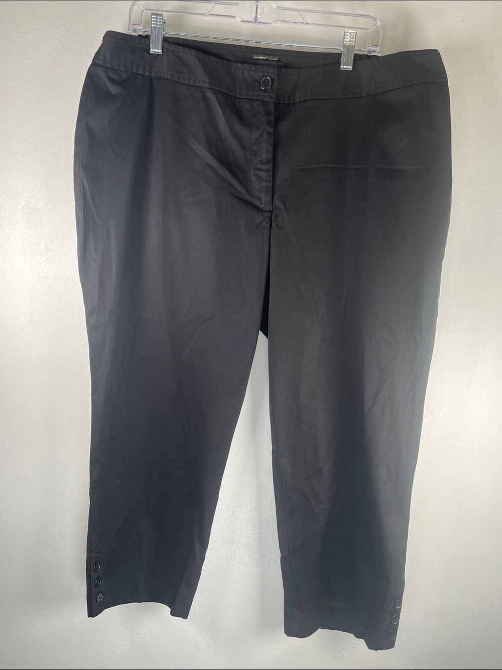 Talbots Woman’s Black Ankle Pants
Sz 16W. NWT